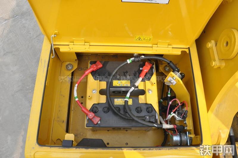 小松PC270-7挖掘机局部