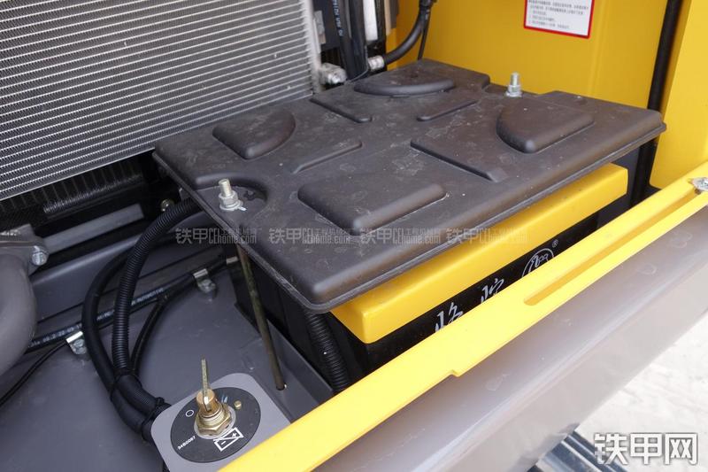 徐工XE265C挖掘机局部