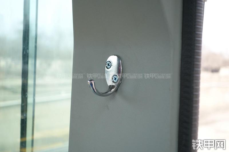 徐工XE265C挖掘机局部