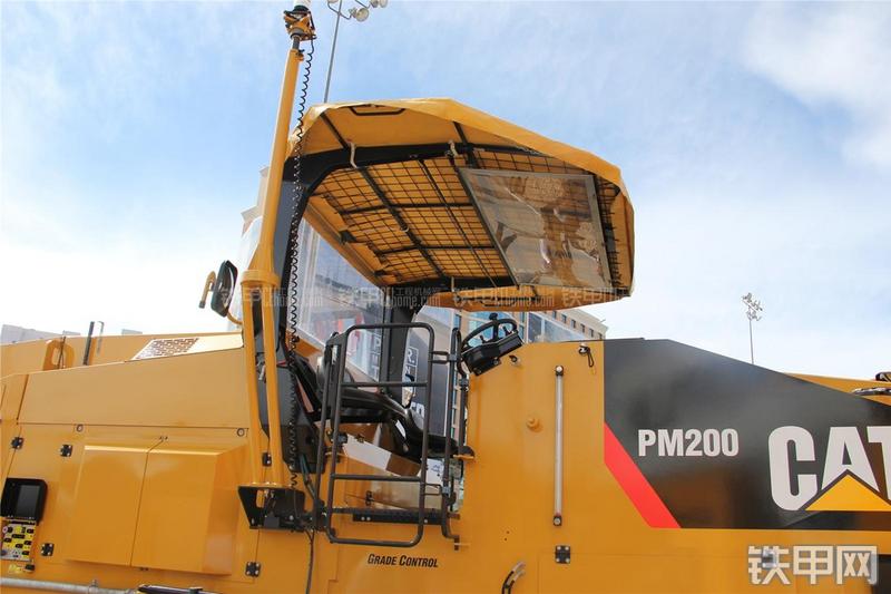 卡特彼勒PM200铣刨机局部