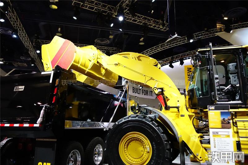 卡特彼勒982M装载机局部