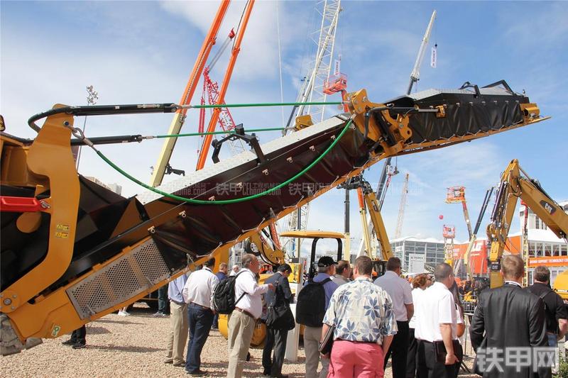 卡特彼勒PM200铣刨机局部