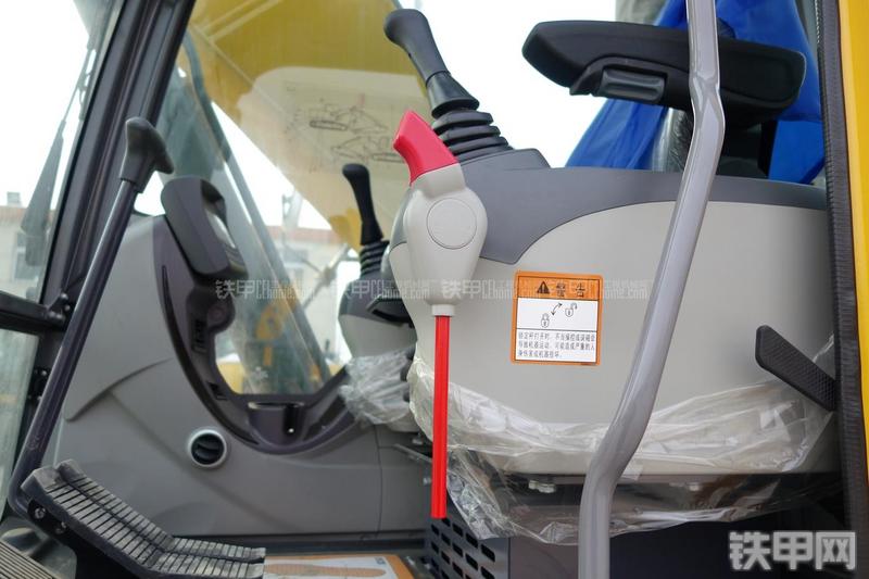 徐工XE215CA挖掘机局部