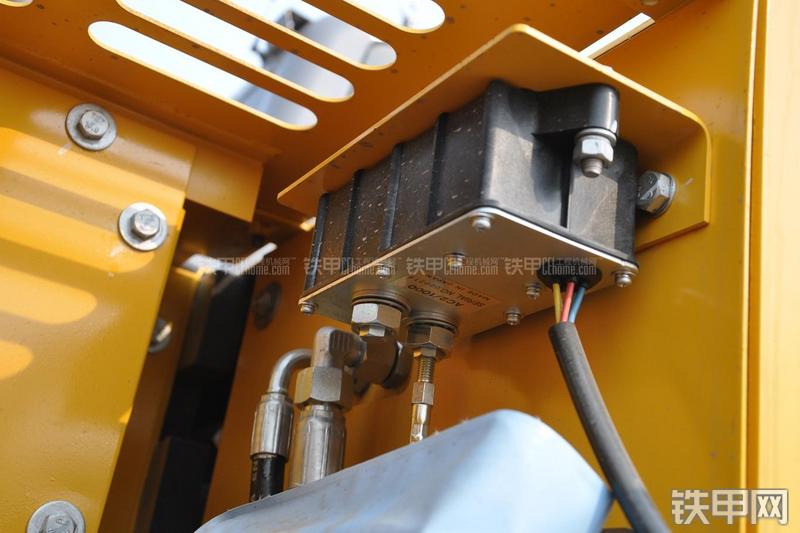 徐工XE135B挖掘机局部