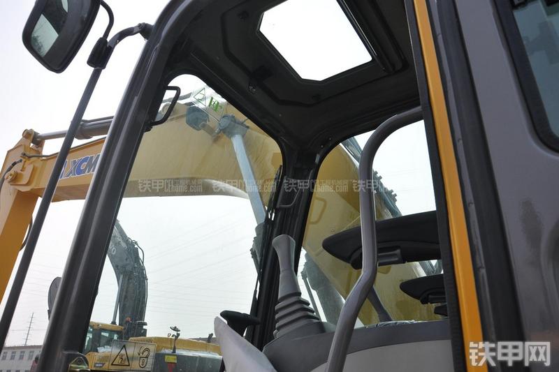 徐工XE135B挖掘机局部