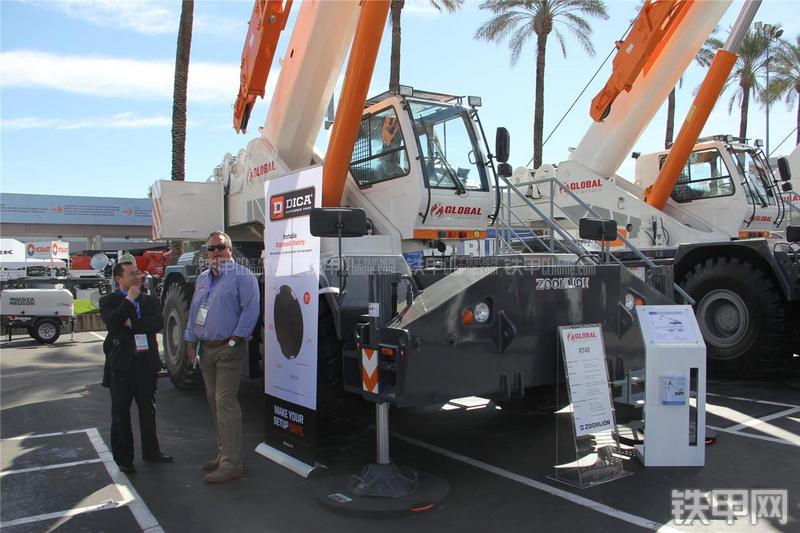 中联重科RT40起重机整机外观