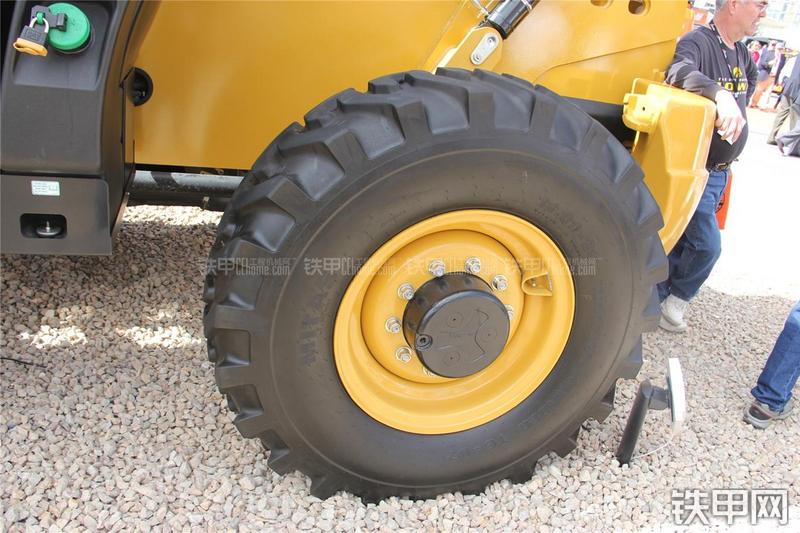 卡特彼勒TH514C伸缩臂叉车局部