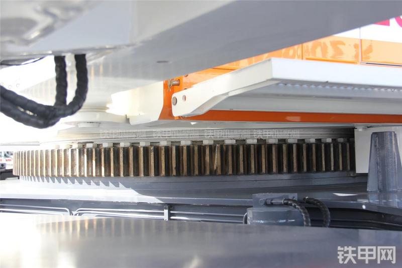 中联重科ZCC3000H起重机局部