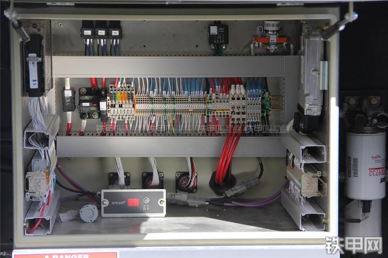 中联重科RT40起重机局部