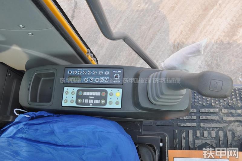 徐工XE135B挖掘机局部