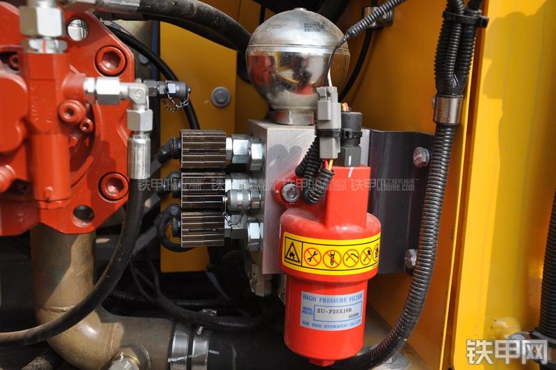 徐工XE135B挖掘机局部