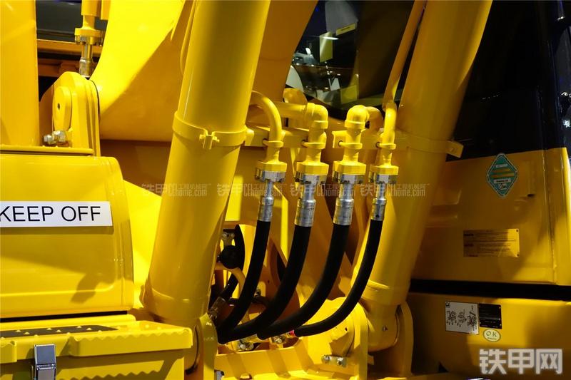 小松HB215LC-2挖掘机局部