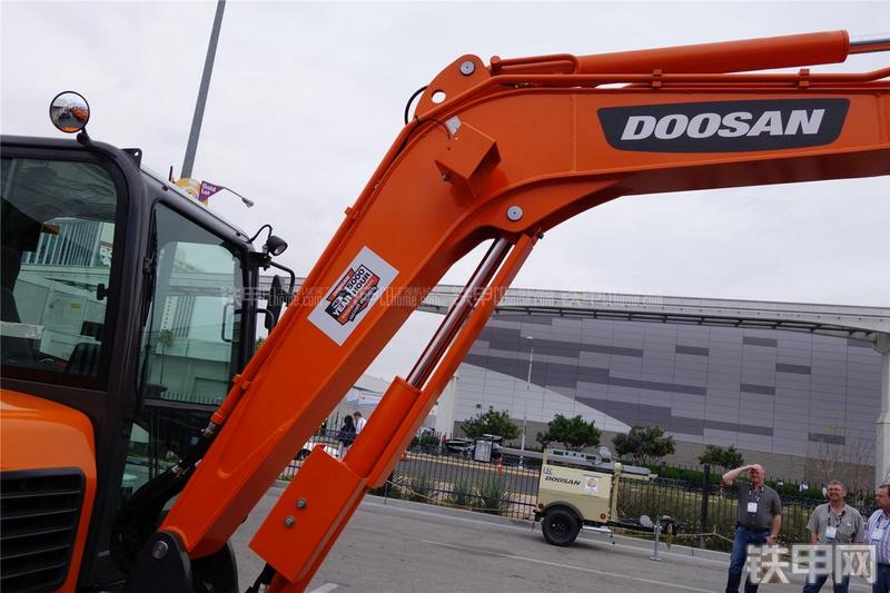 迪万伦DX63-3挖掘机局部