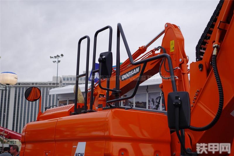 迪万伦DX225MH-3挖掘机局部