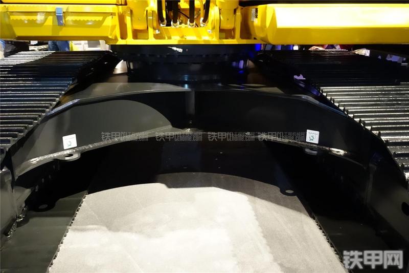 小松HB215LC-2挖掘机局部