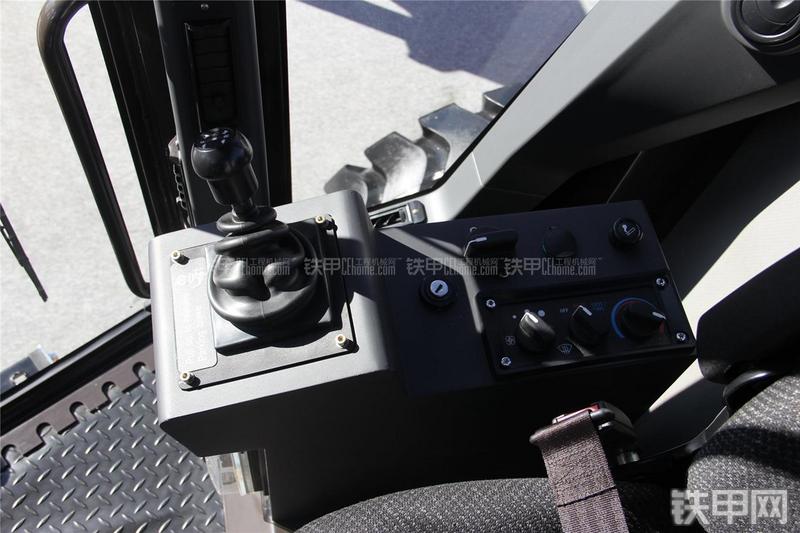 三一重工SMG200平地机局部