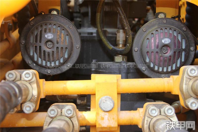 中联重科ZE220E-LC挖掘机局部