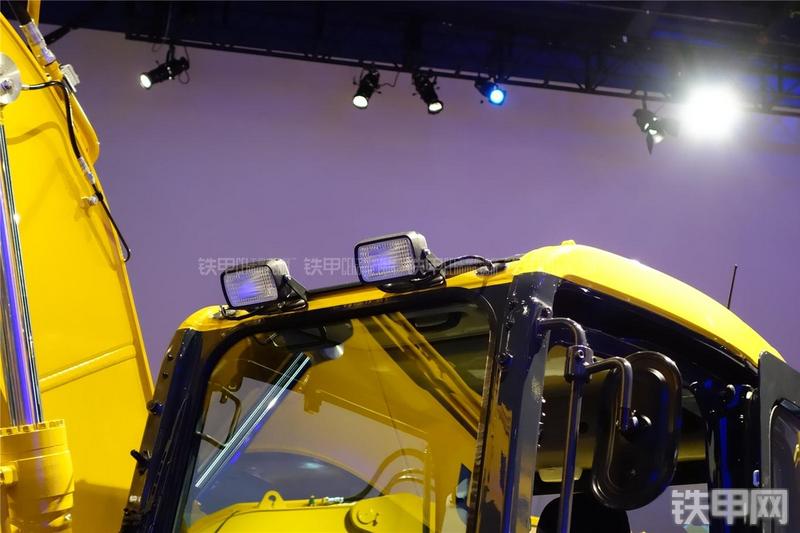 小松PC138USLC-10挖掘机局部