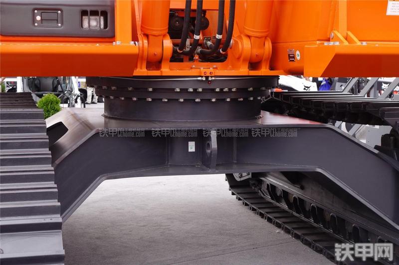 迪万伦DX300LL挖掘机局部