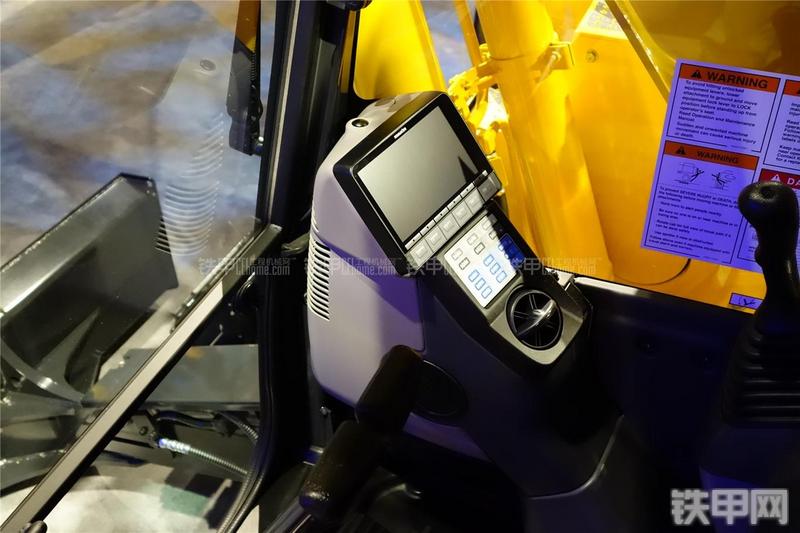 小松PC138USLC-10挖掘机局部