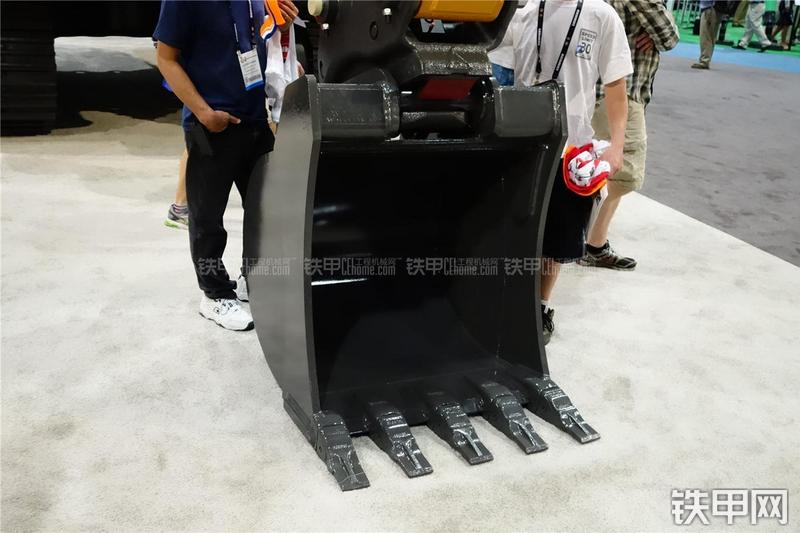 凯斯CX160C挖掘机局部