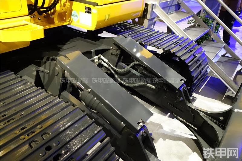 小松PC138USLC-10挖掘机局部