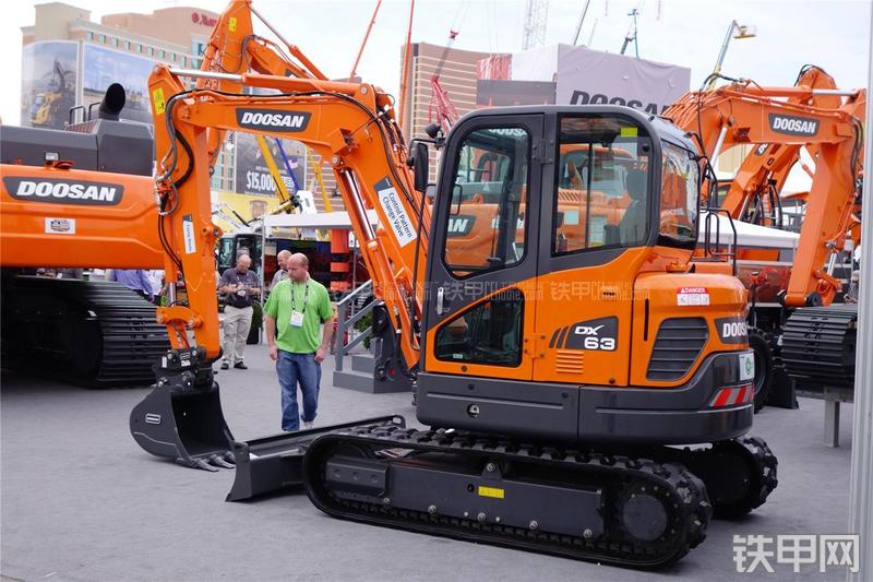 迪万伦DX63-3挖掘机整机外观