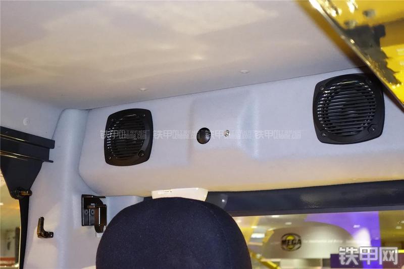 小松PC228USLC-10挖掘机局部