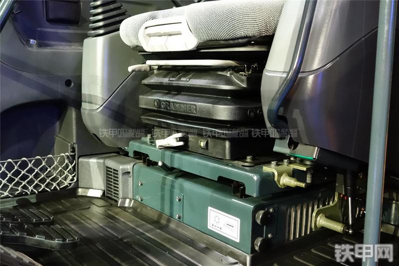 现代R60CR-9A挖掘机局部