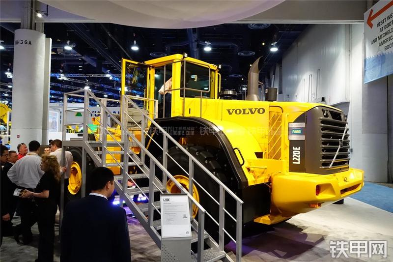 沃尔沃L220E装载机局部