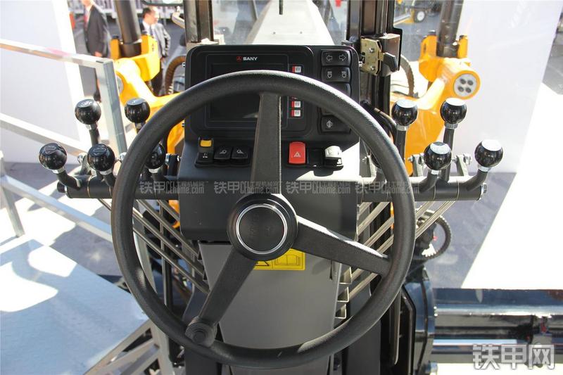 三一重工SMG200平地机局部