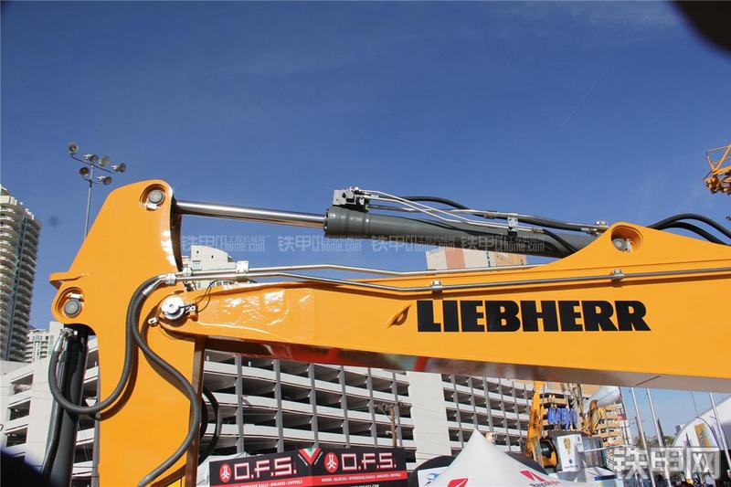 利勃海尔R956HD挖掘机局部