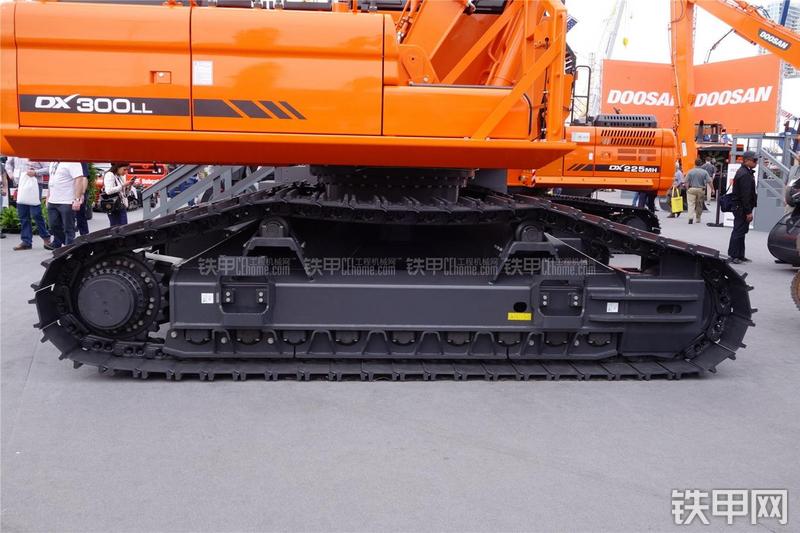 迪万伦DX300LL挖掘机局部