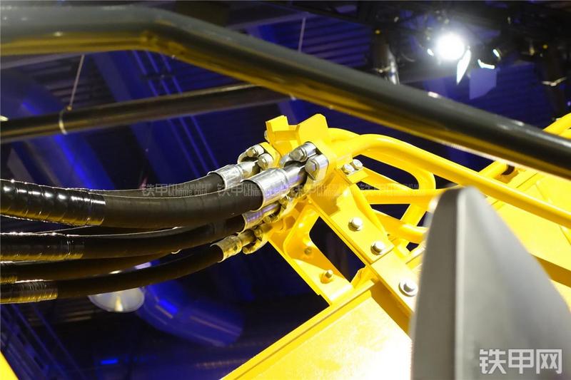 小松PC228USLC-10挖掘机局部