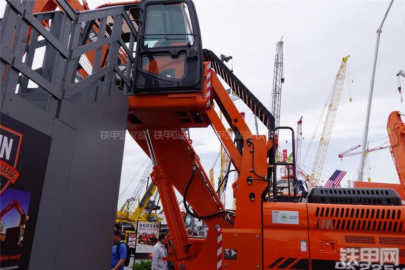 迪万伦DX225MH-3挖掘机局部