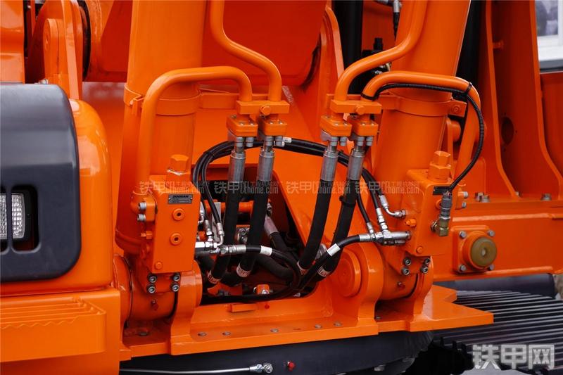 迪万伦DX225MH-3挖掘机局部