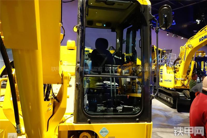 小松PC88MR-10挖掘机局部