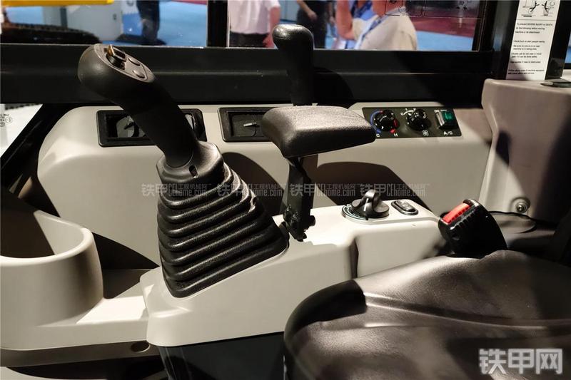 小松PC55MR挖掘机局部