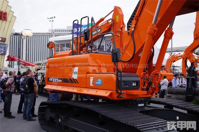 迪万伦DX225MH-3挖掘机局部