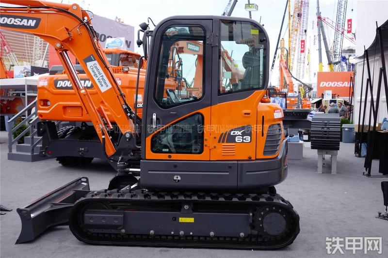 迪万伦DX63-3挖掘机整机外观