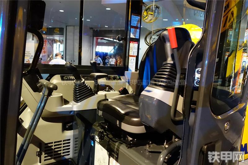 小松PC55MR挖掘机局部