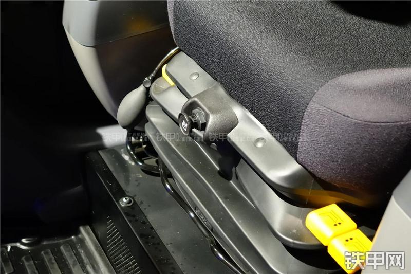 小松PC228USLC-10挖掘机局部