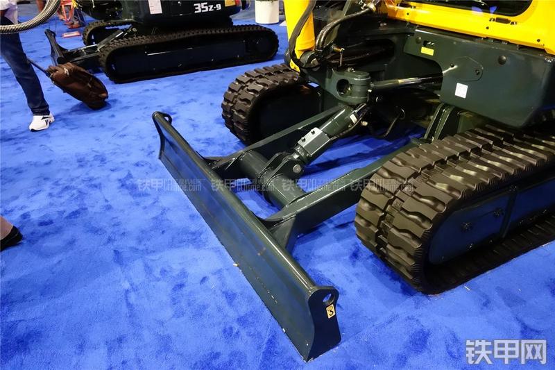 现代R60CR-9A挖掘机局部