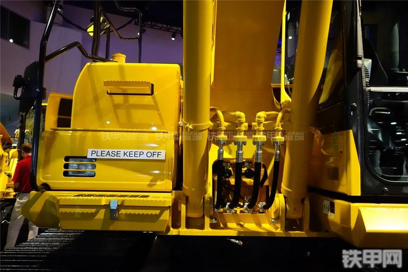 小松HB215LC-2挖掘机局部