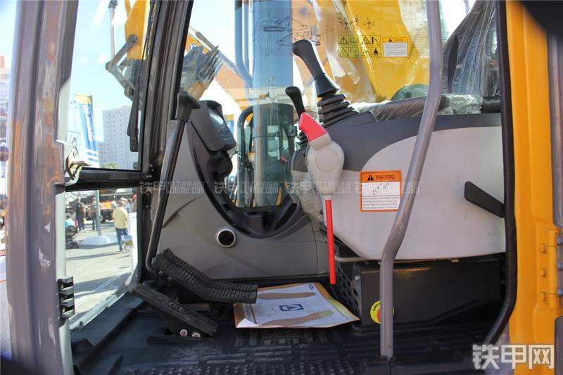 徐工XE360U挖掘机局部