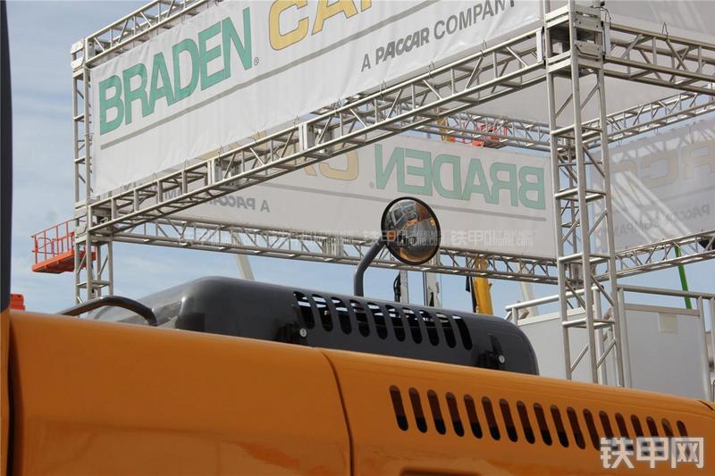 中联重科ZE220E-LC挖掘机局部