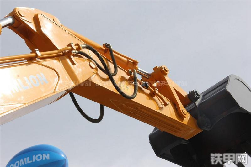 中联重科ZE360ESP挖掘机局部