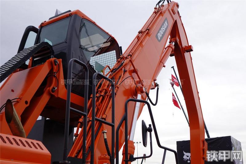 迪万伦DX225MH-3挖掘机局部