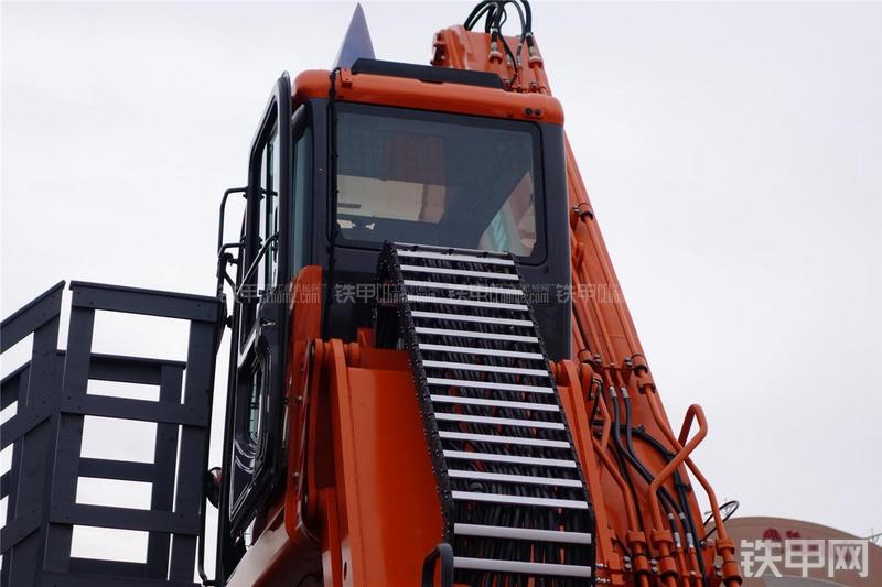 迪万伦DX225MH-3挖掘机局部