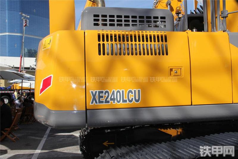 徐工XE240LCU挖掘机局部